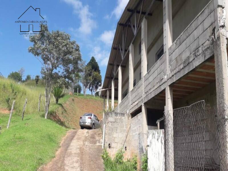 Fazenda à venda com 3 quartos, 200m² - Foto 2