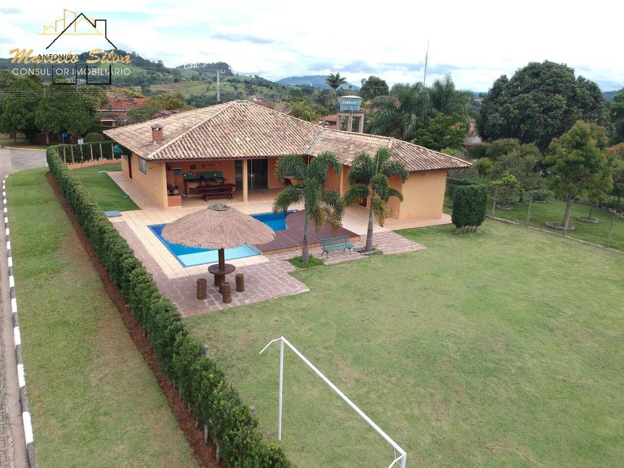 Fazenda à venda com 4 quartos, 208m² - Foto 1