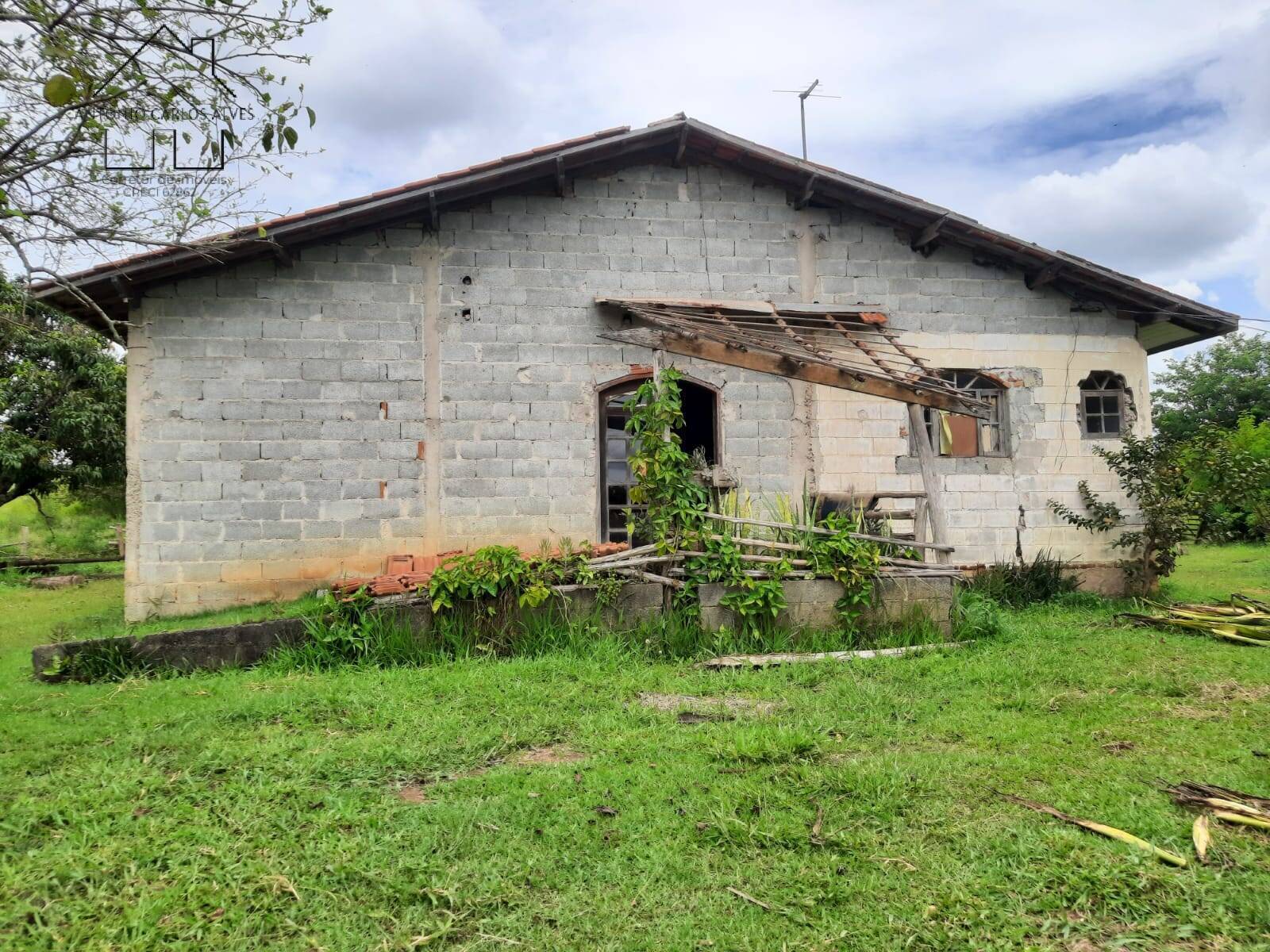 Fazenda à venda com 3 quartos, 240m² - Foto 2