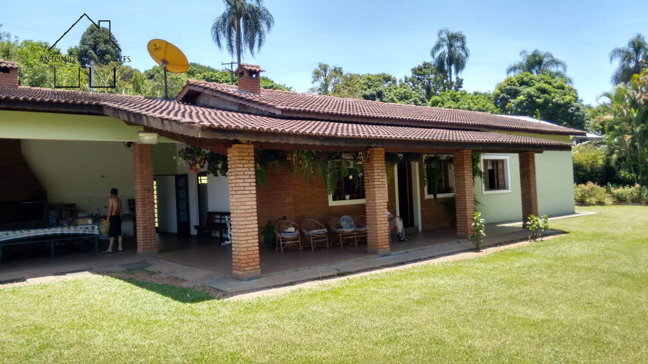 Fazenda à venda com 6 quartos, 300m² - Foto 1