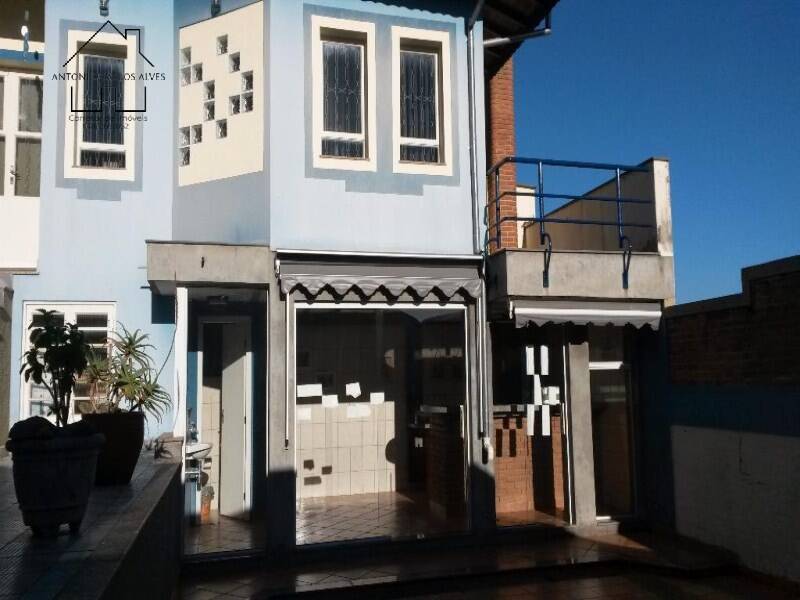 Casa à venda com 3 quartos, 250m² - Foto 2