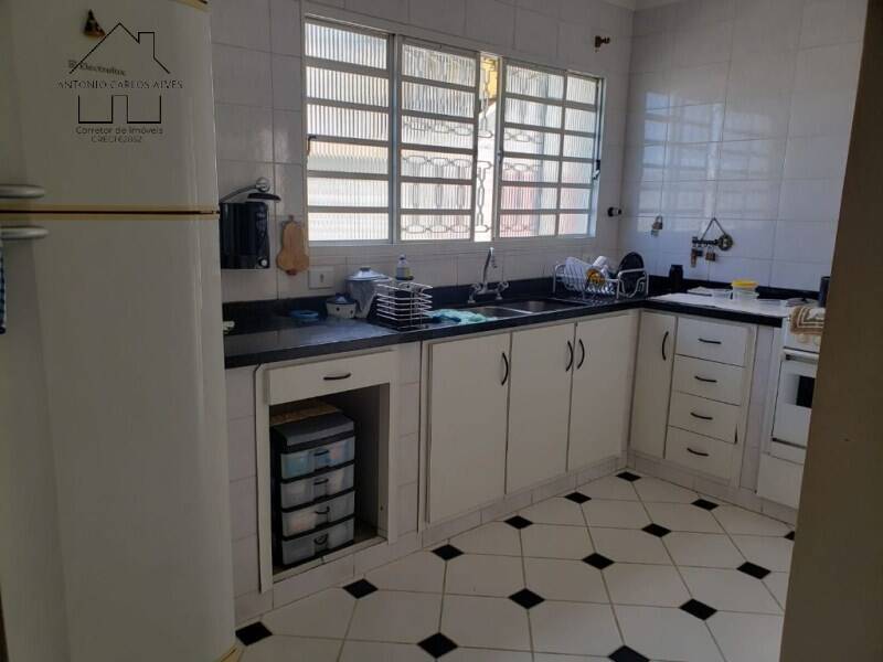 Casa à venda com 3 quartos, 250m² - Foto 24