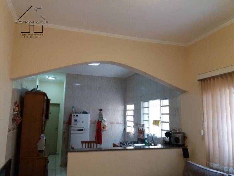 Casa à venda com 2 quartos, 100m² - Foto 1