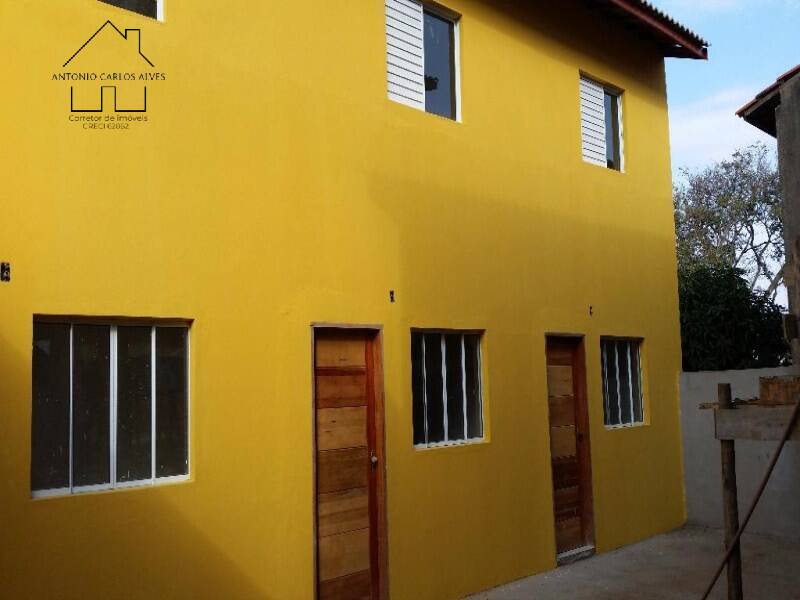 Casa à venda com 2 quartos, 56m² - Foto 1