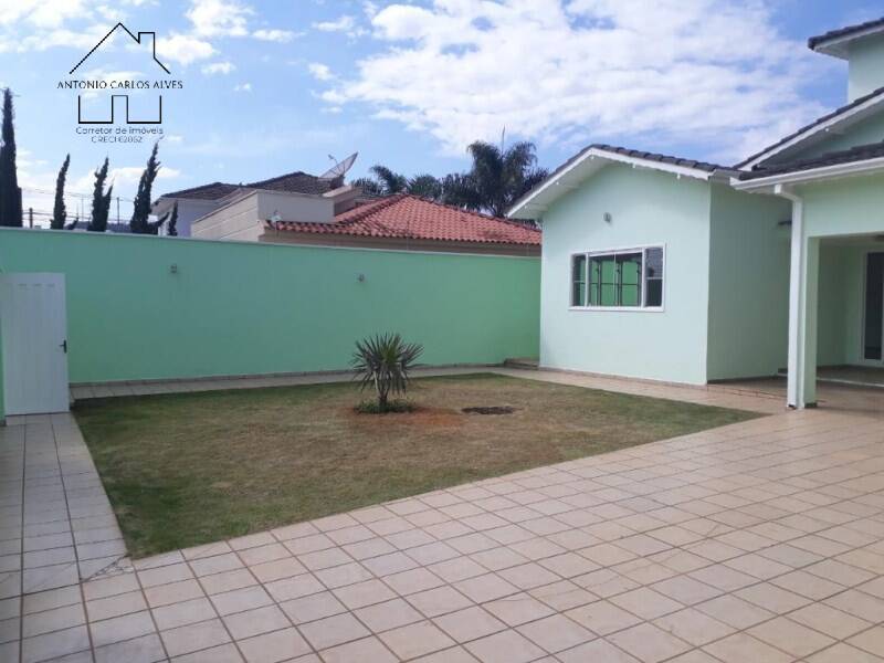 Casa à venda com 3 quartos, 220m² - Foto 2