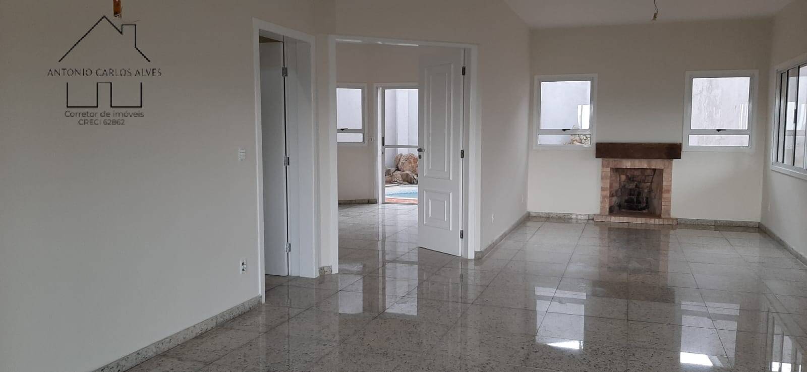 Casa à venda com 4 quartos, 306m² - Foto 1