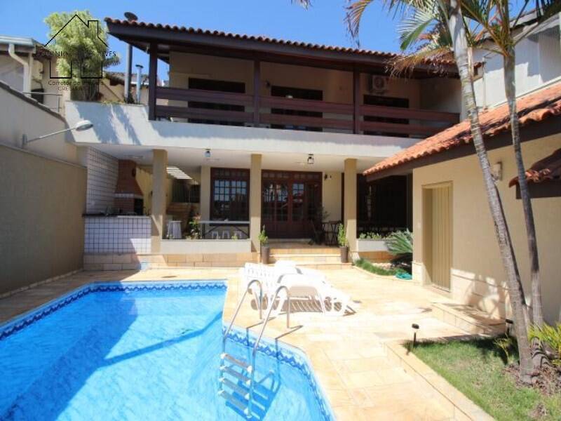 Sobrado à venda com 3 quartos, 400m² - Foto 1