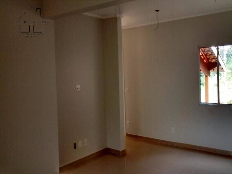 Casa à venda com 3 quartos, 180m² - Foto 8