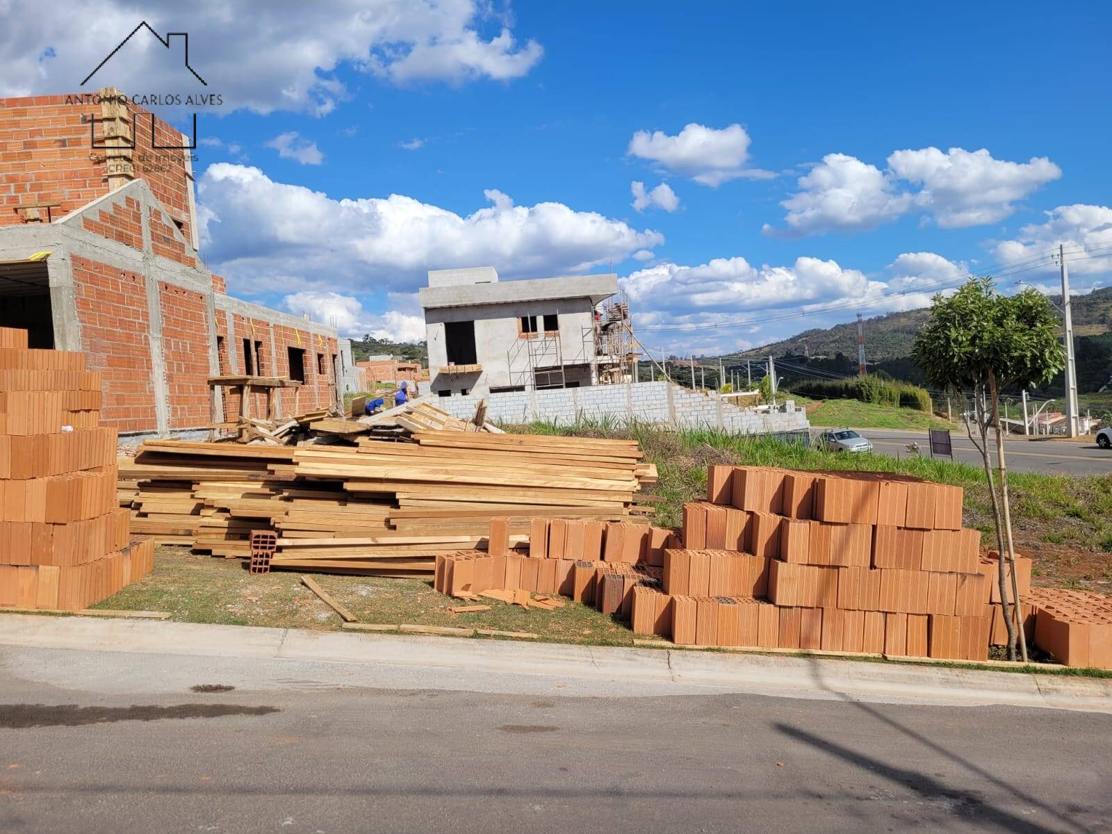 Terreno à venda, 300m² - Foto 1