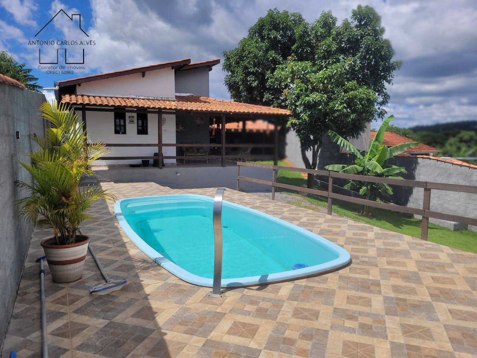 Fazenda à venda com 3 quartos, 145m² - Foto 1