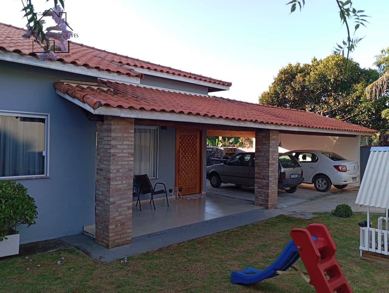 Casa à venda com 3 quartos, 250m² - Foto 1