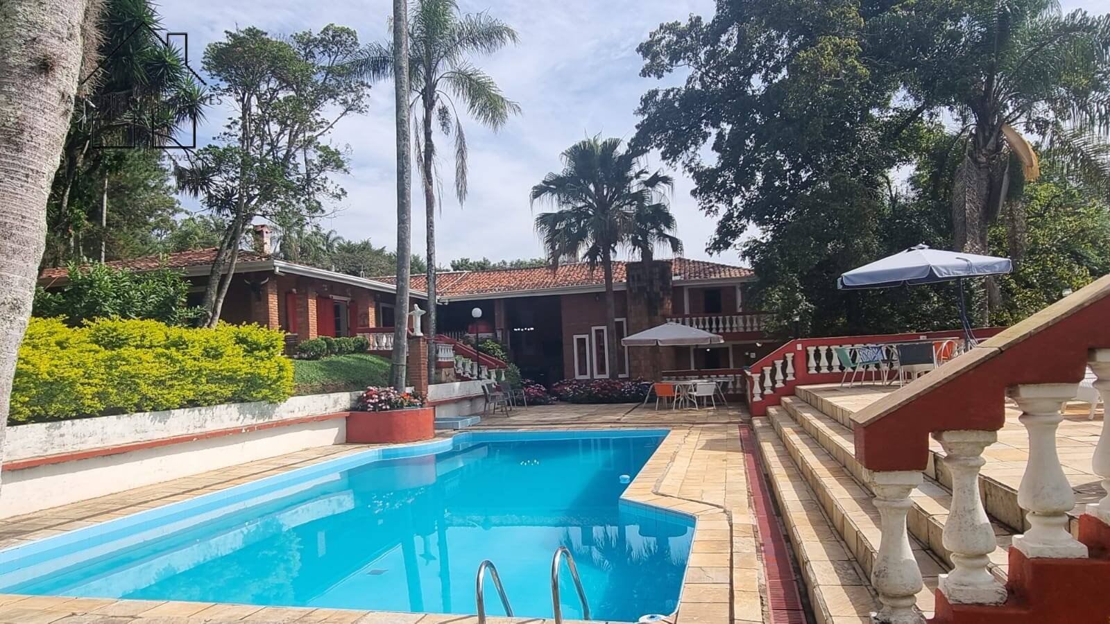 Fazenda à venda com 5 quartos, 800m² - Foto 1